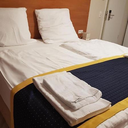 Hotel Emiliana Am Bahnhof Франкфурт-на-Майне Экстерьер фото