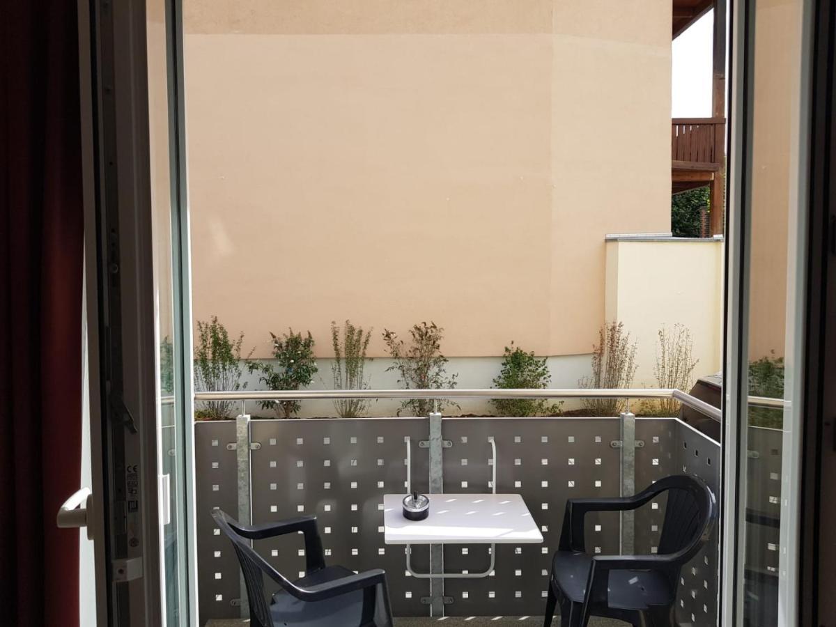 Hotel Emiliana Am Bahnhof Франкфурт-на-Майне Экстерьер фото