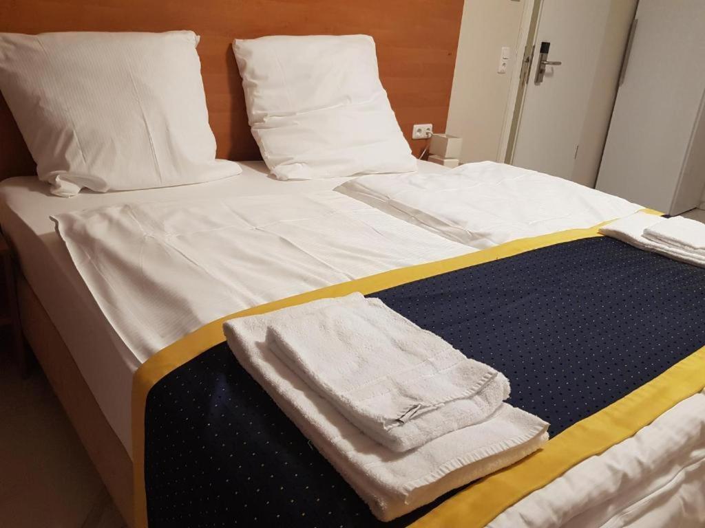 Hotel Emiliana Am Bahnhof Франкфурт-на-Майне Экстерьер фото