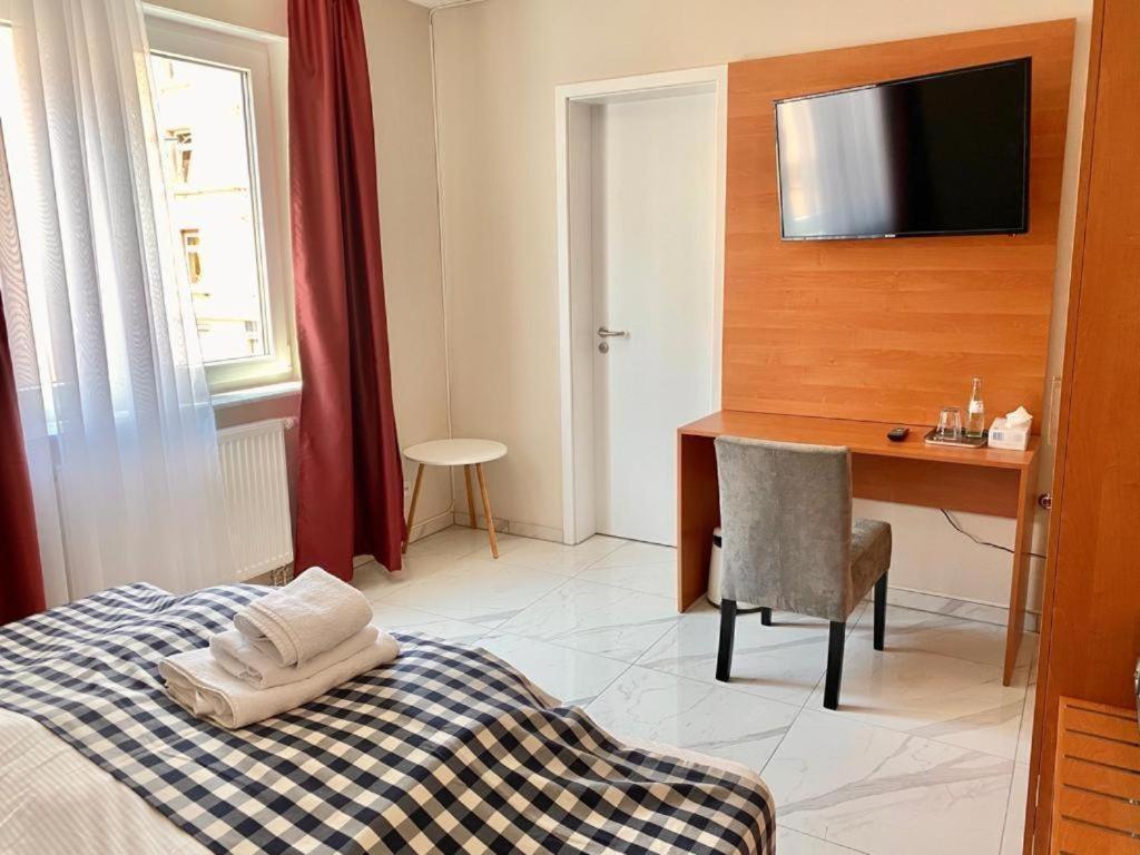 Hotel Emiliana Am Bahnhof Франкфурт-на-Майне Экстерьер фото